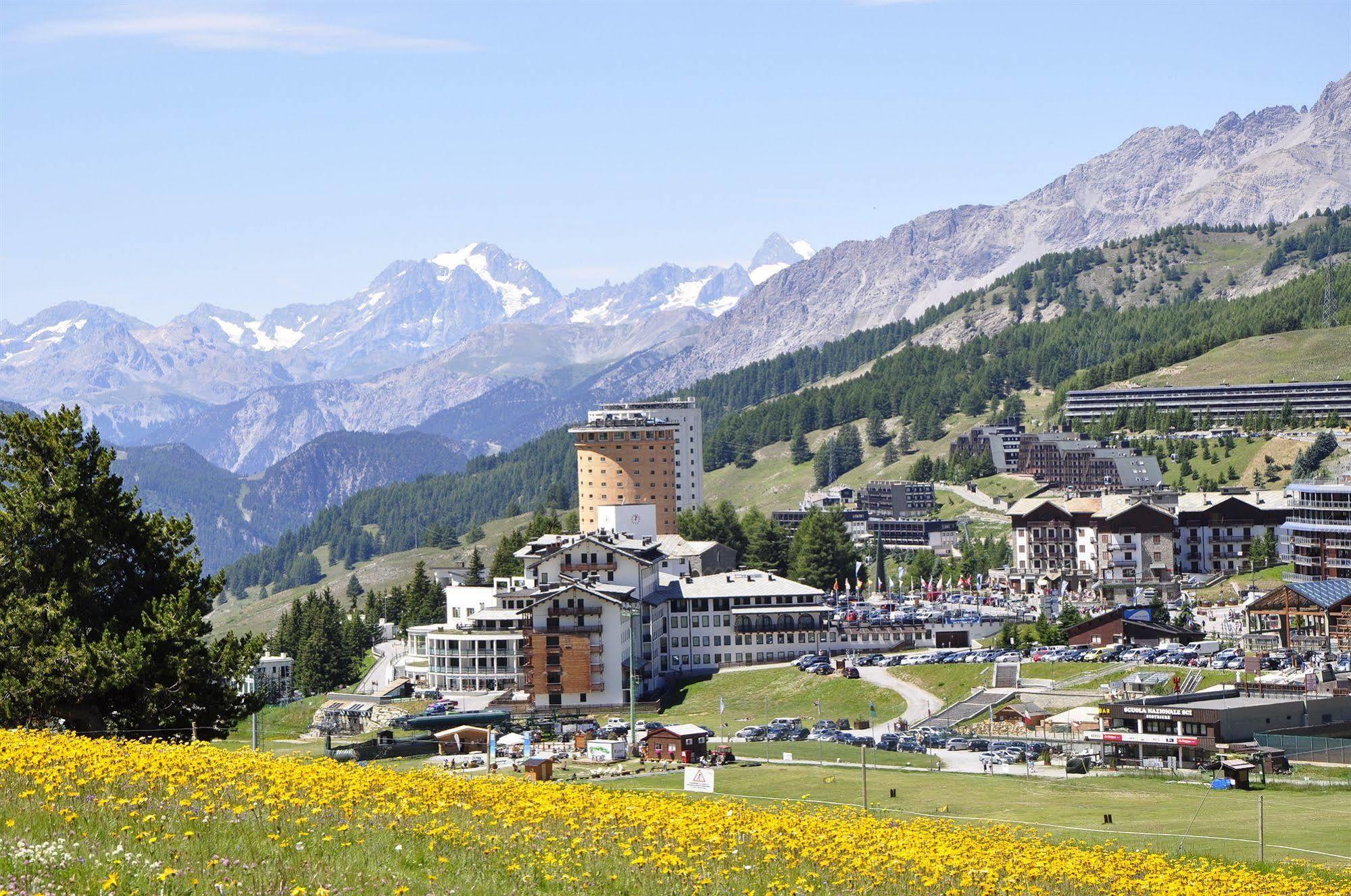 Olimpic Village Th Sestriere Apartments Exteriör bild
